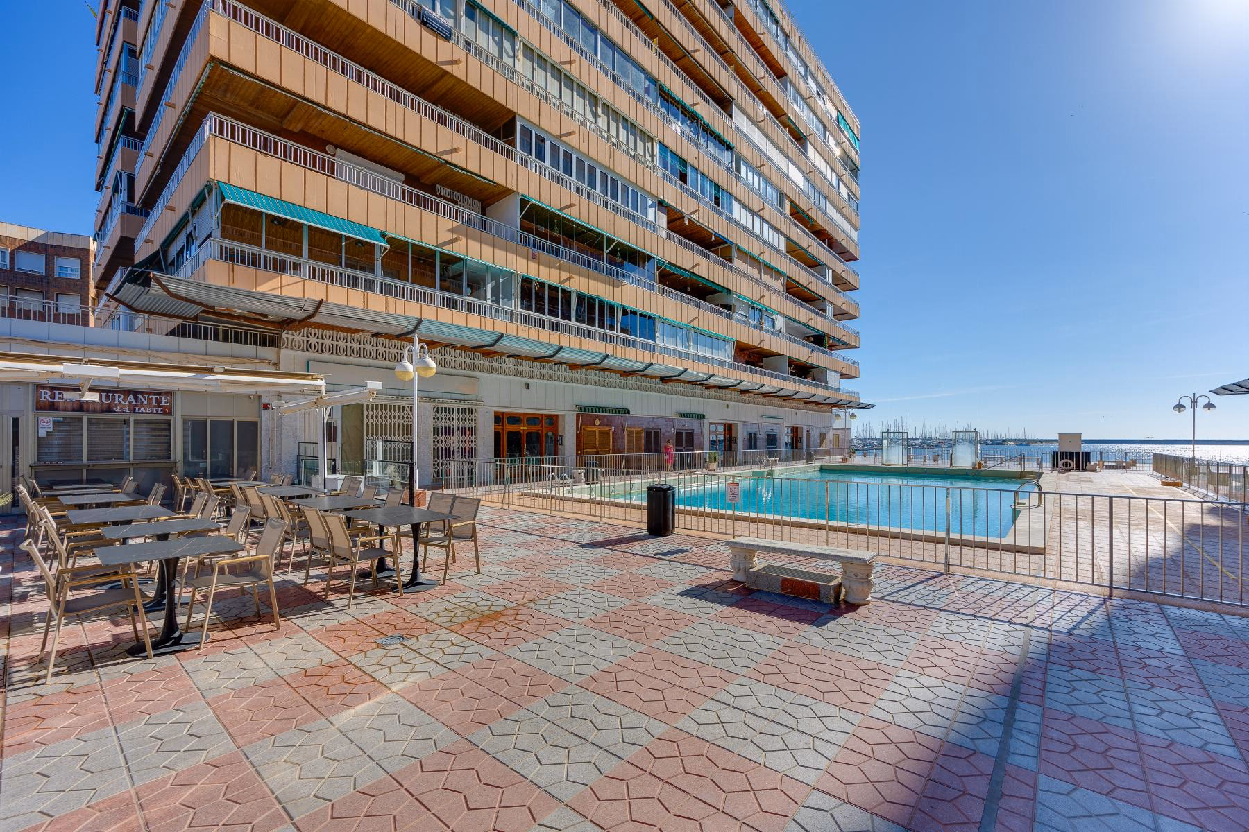 Playa del Acequión, Torrevieja — Renovated 2-Bed Seafront Apartment, 5th Floor - 39