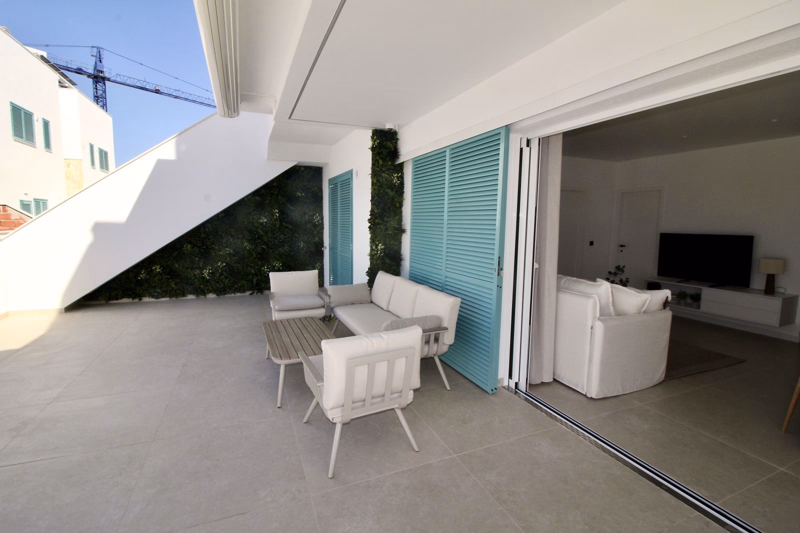 Terraza privada conectada al salón