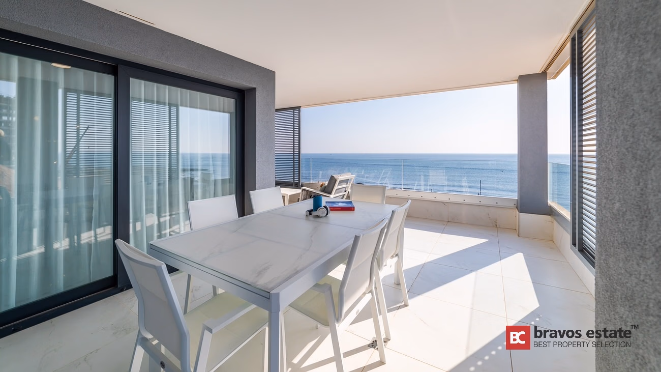 Apartamento Frente al Mar de 3 Dormitorios en Punta Prima - 33
