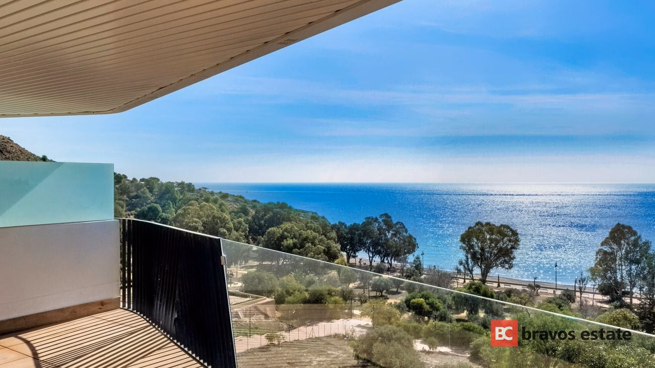 Seafront 3-Bedroom Apartment in Villajoyosa · 138 m² - 4
