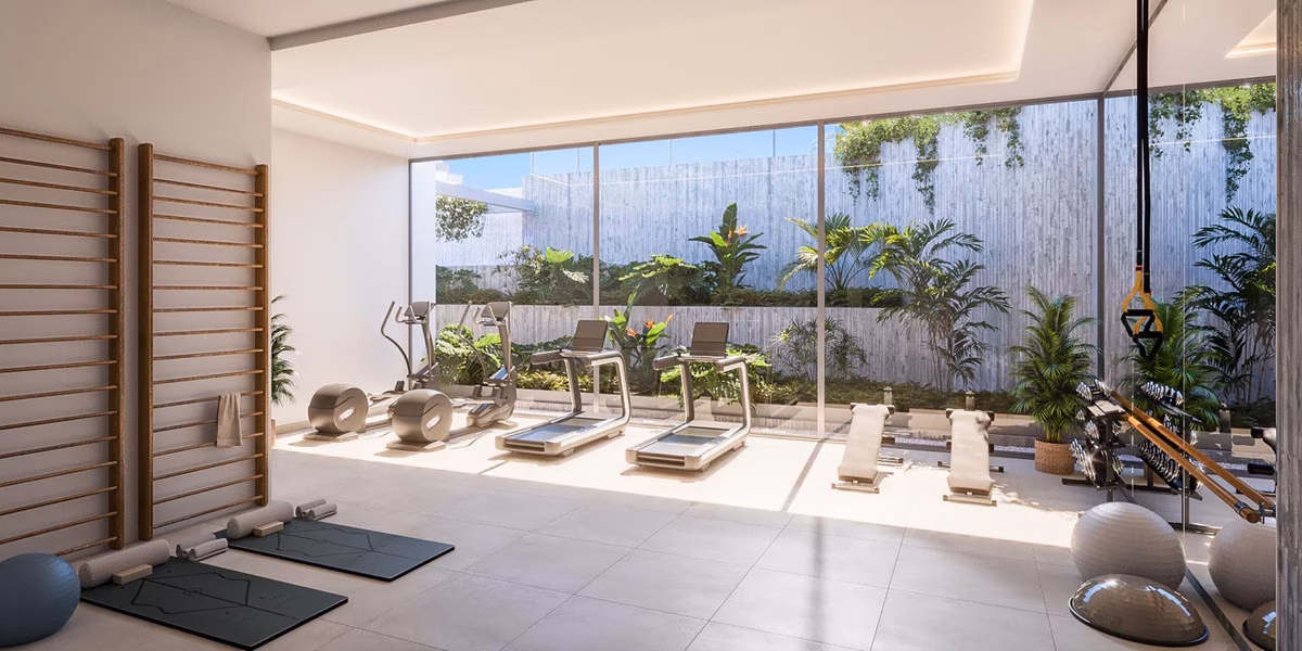 Studio fitness z bieżniami, drabinkami i matami