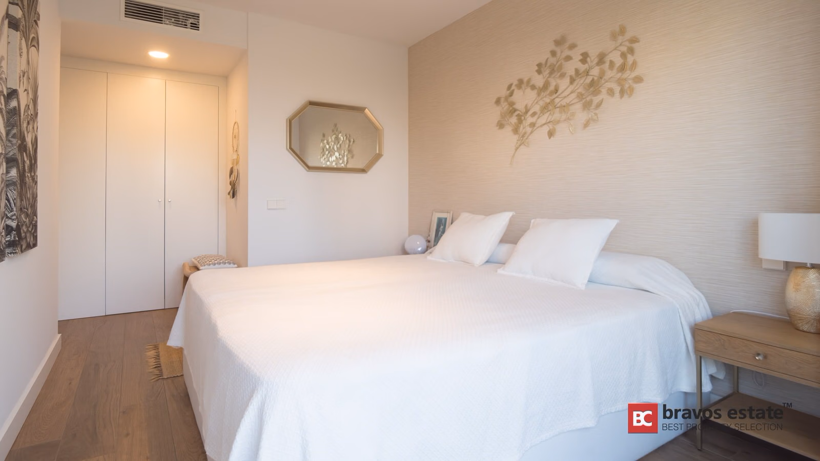 Beachside 4-Bedroom Apartment in Playa de San Juan · 146 m² - 14
