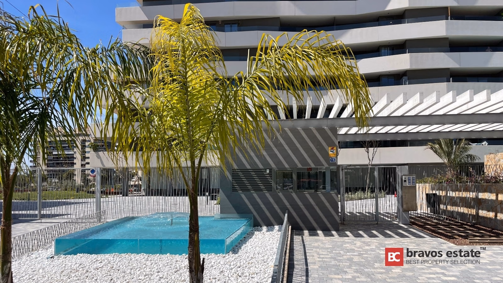 Beachside 3-Bedroom Apartment in Playa de San Juan - 30