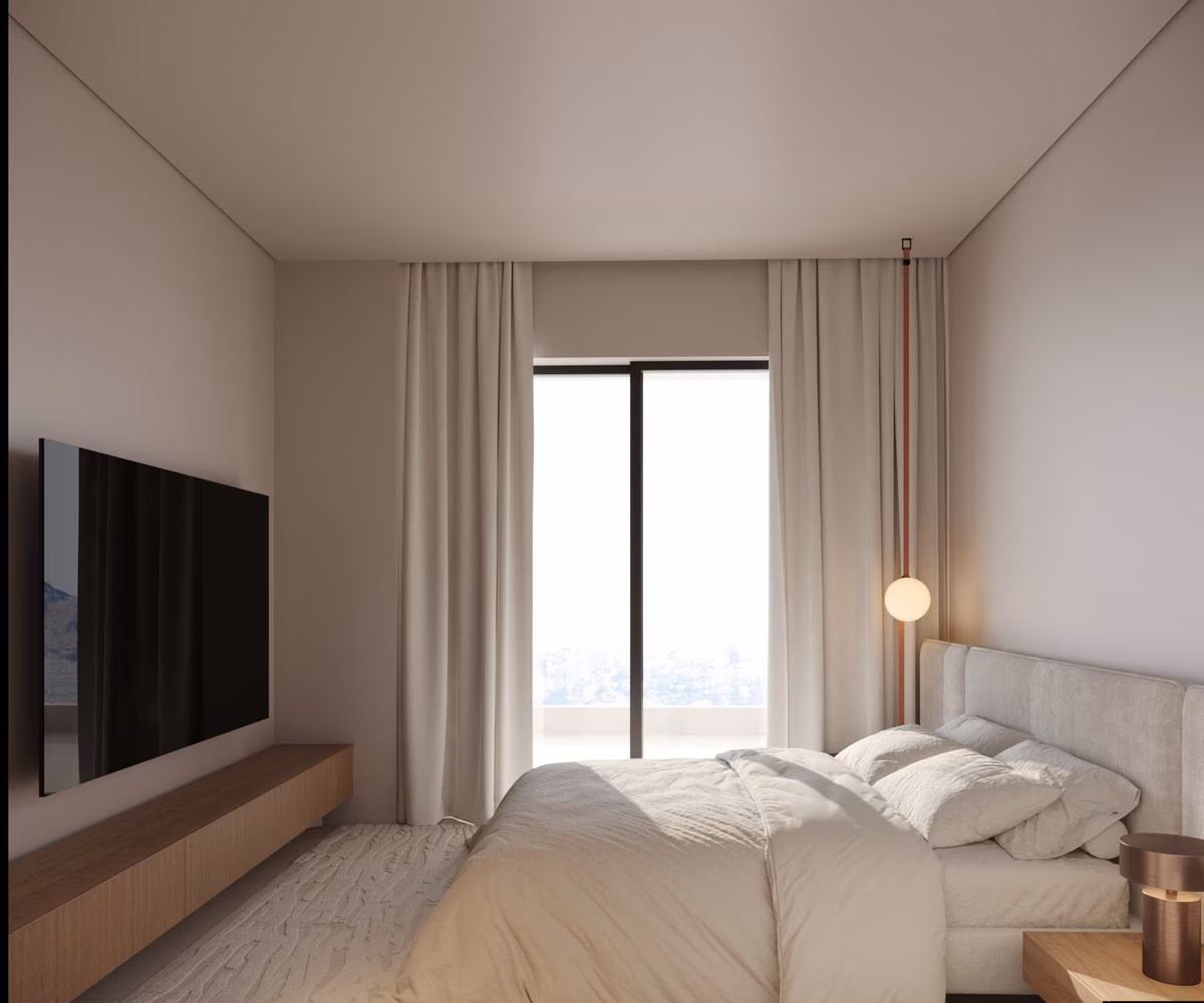 Dormitorio con televisor en la pared y ventana de suelo a techo