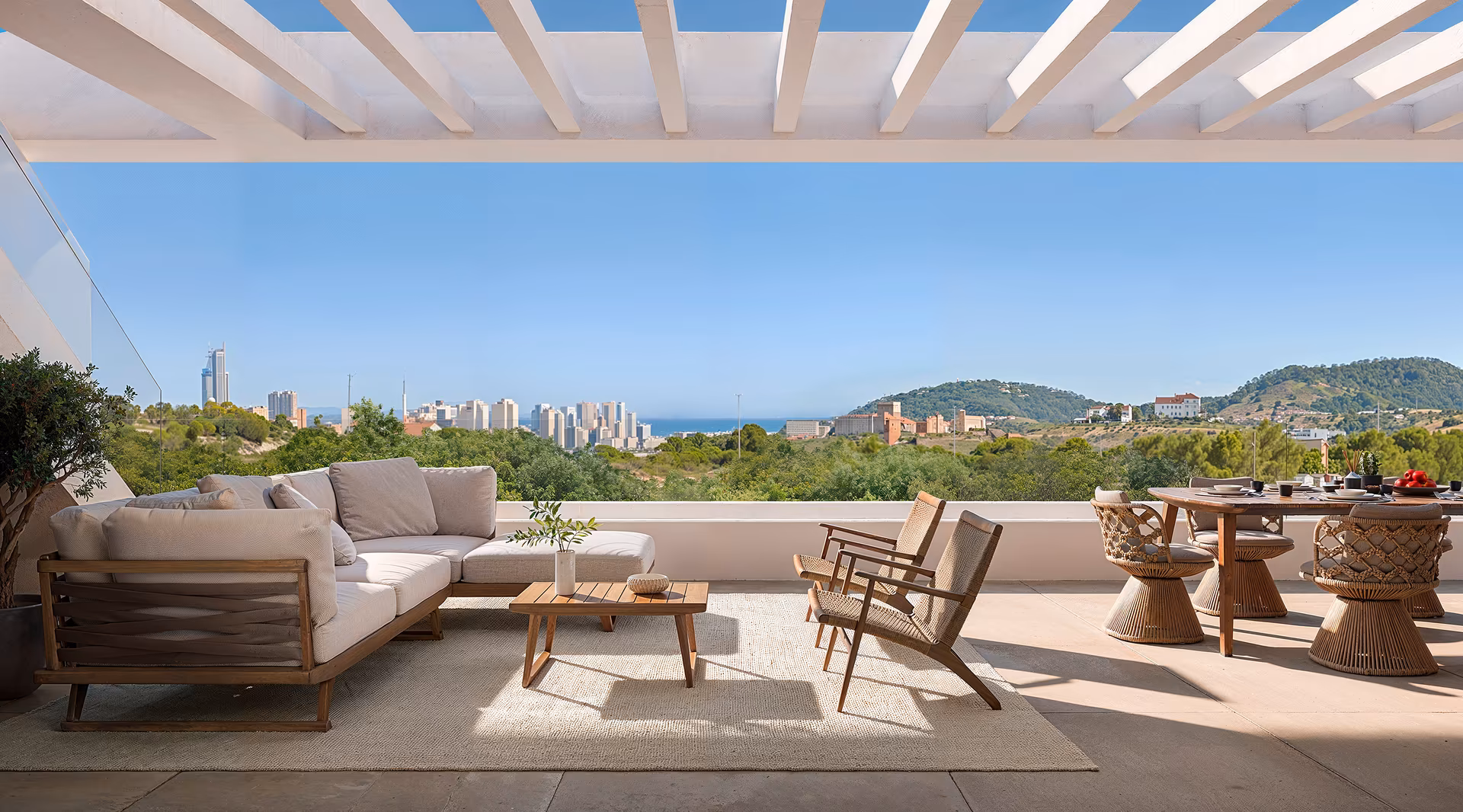 Penthouse-Solarium mit Blick auf die Küste