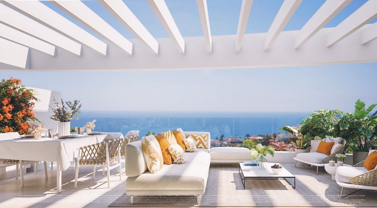 Terraza con vistas a la costa en La Cala