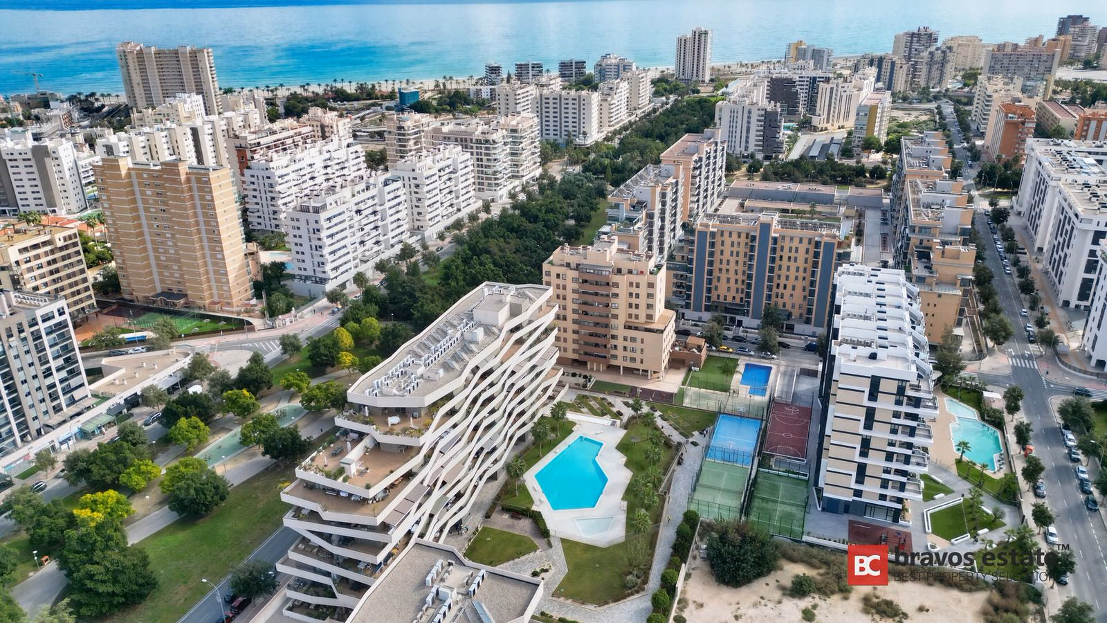 Beachside 4-Bedroom Apartment in Playa de San Juan · 146 m² - 4