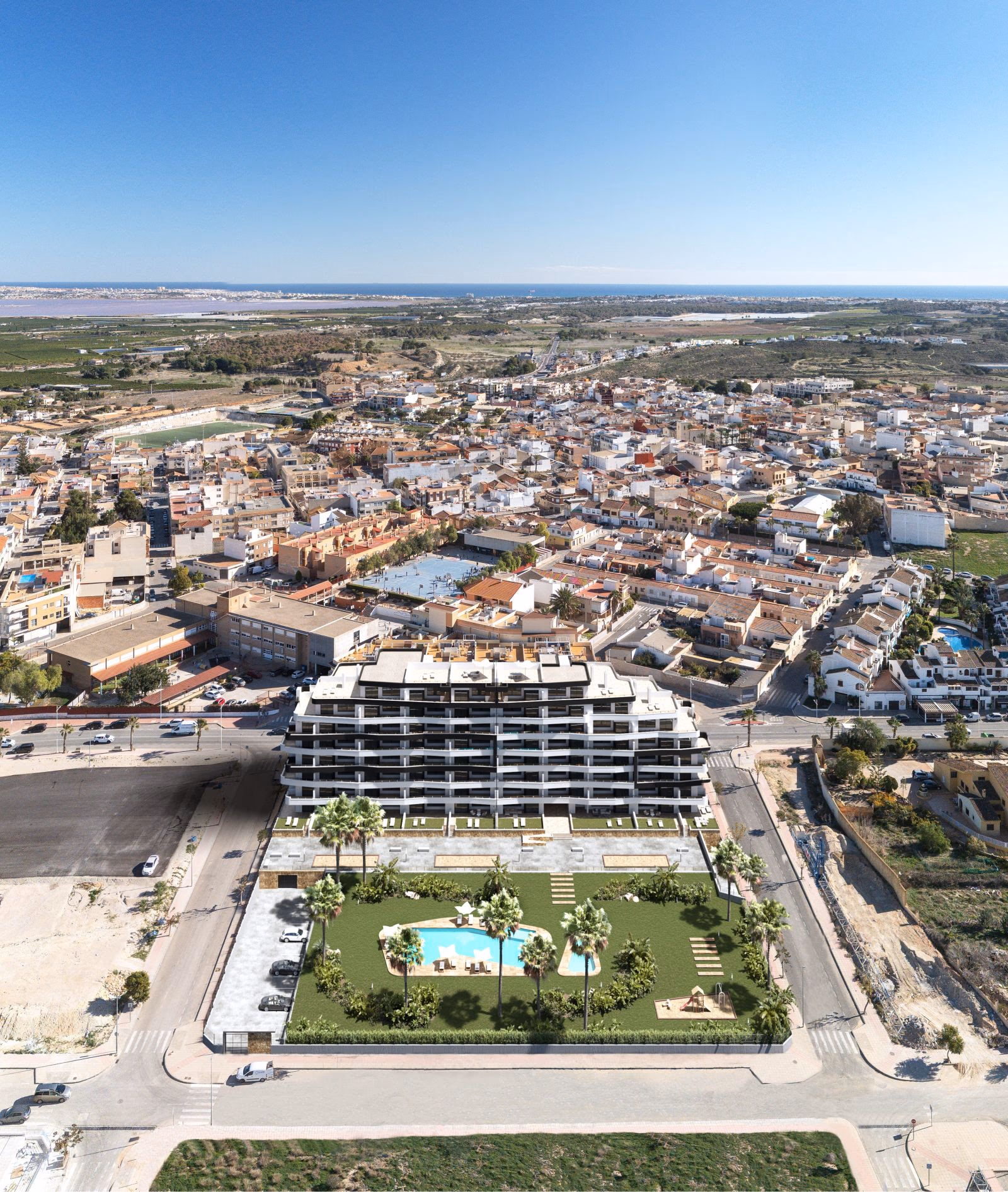 Luftaufnahme von Salinas Gardens über San Miguel de Salinas und den Salzseen von Torrevieja