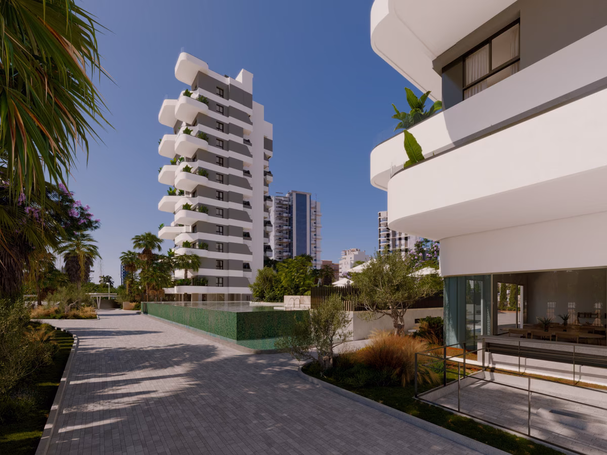 Padelbaan en fitnessruimte bij Salinas Tower