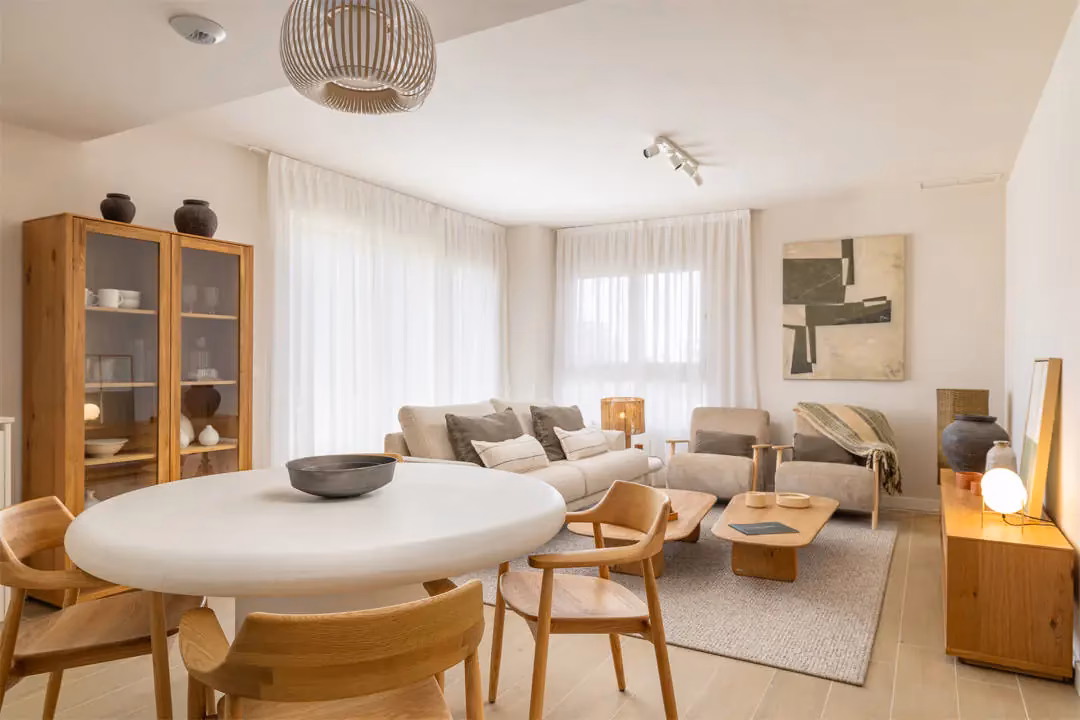 Slaapkamer met inbouwkasten in de modelwoning