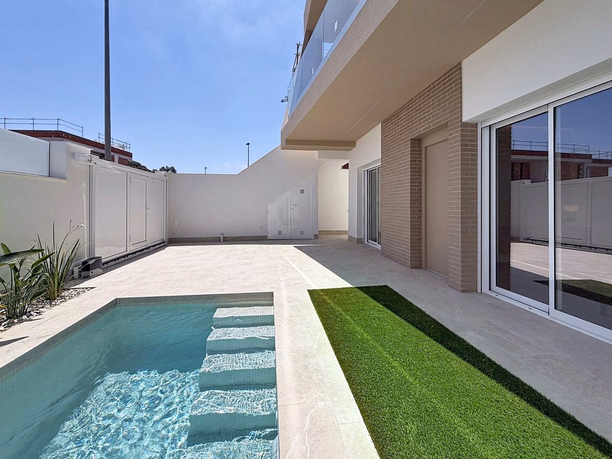 San Diego Apartments — Erdgeschosswohnungen mit 2 und 3 Schlafzimmern in Santiago de la Ribera 1