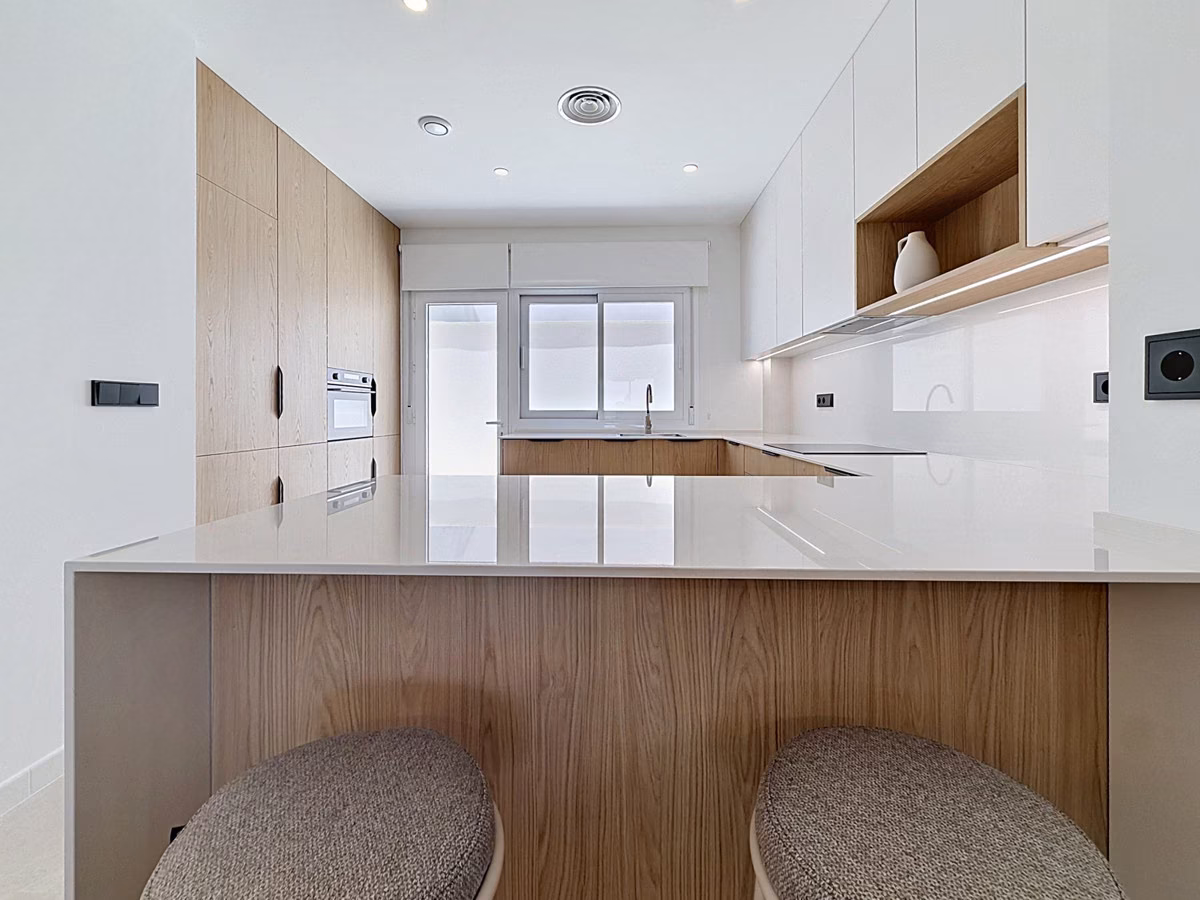 Kitchen peninsula with oak front and upholstered bar stools
