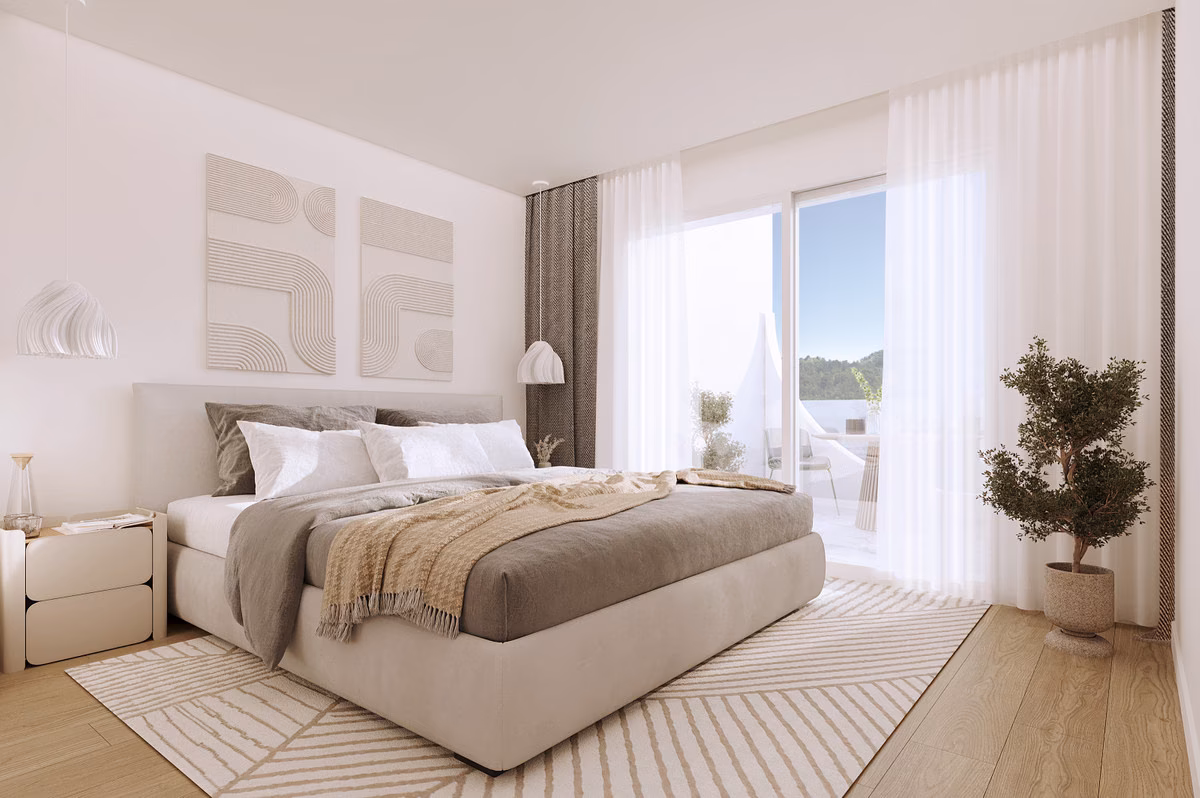 Chambre principale ouvrant sur la terrasse dans un appartement de Siena