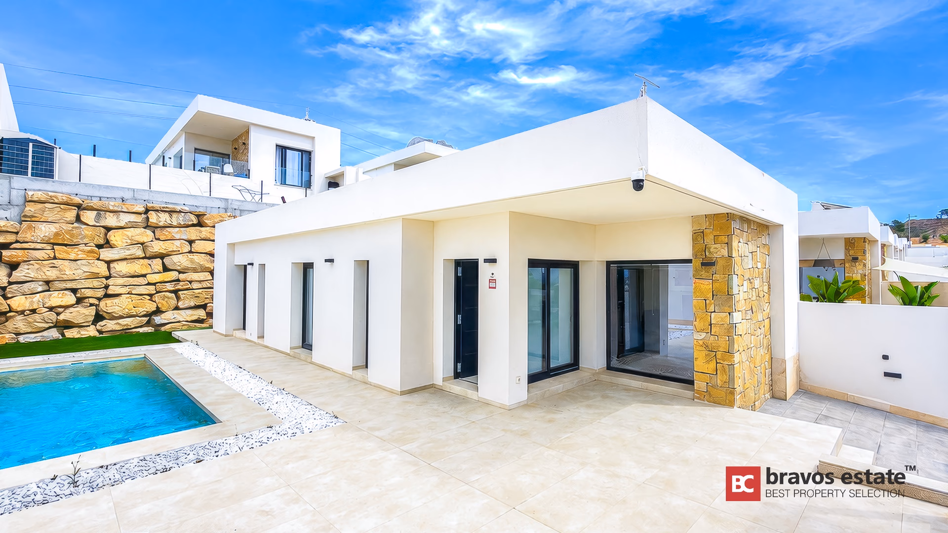 Villa de una sola planta con piscina privada y terraza en Finestrat