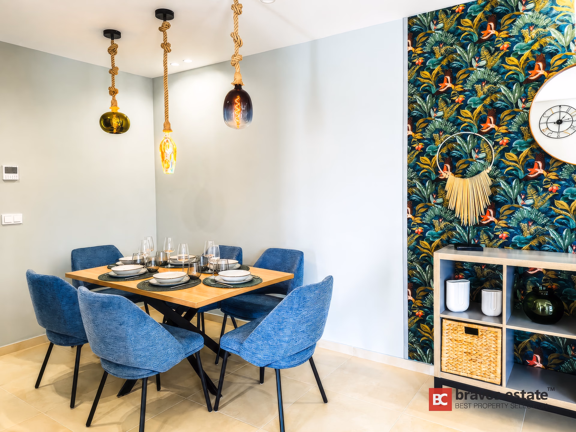 Salón diáfano con mobiliario contemporáneo