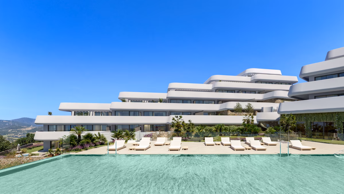 Skye — bâtiment blanc fuselé sur la piscine à débordement