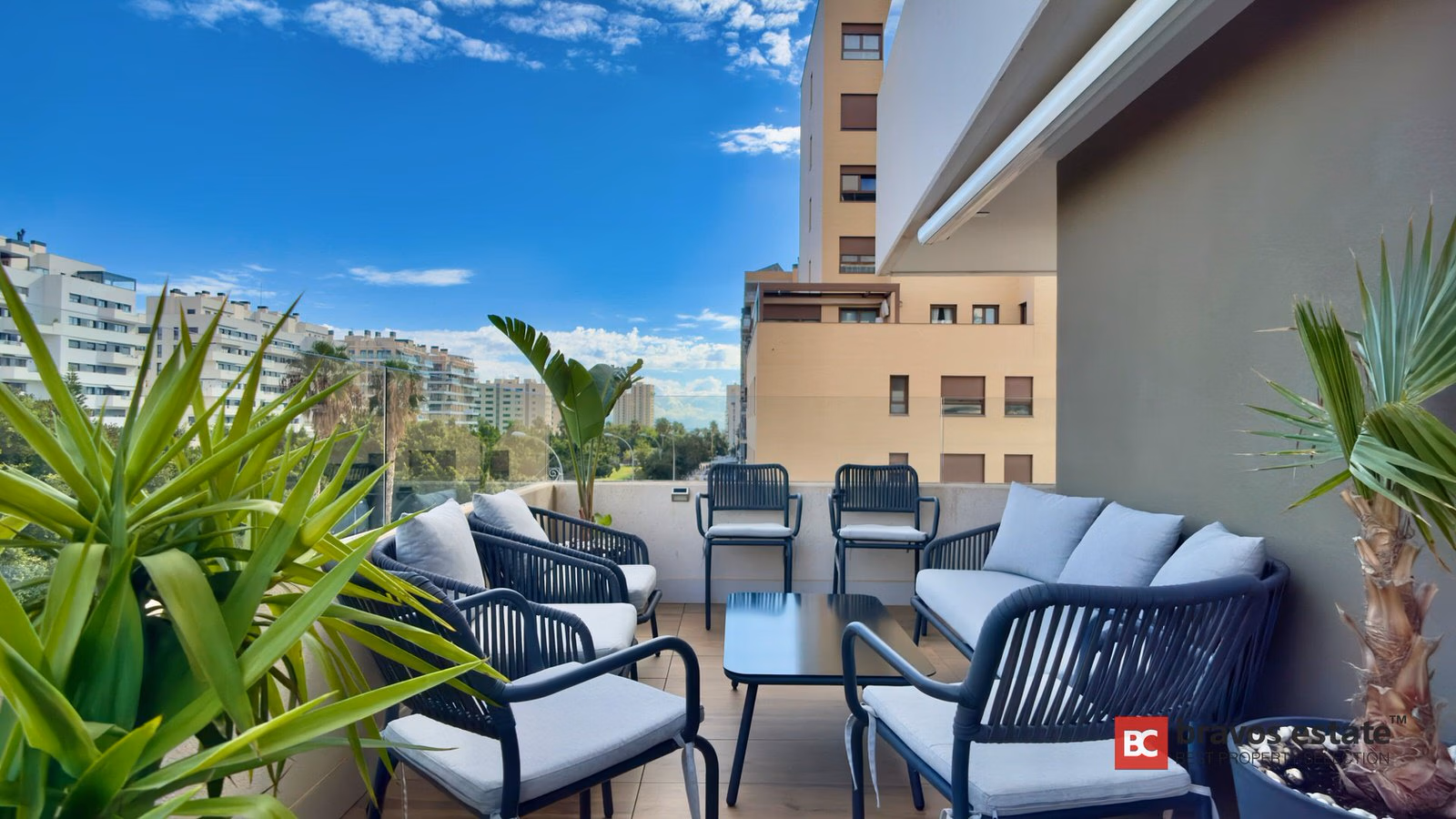 Beachside 4-Bedroom Apartment in Playa de San Juan · 146 m² - 7