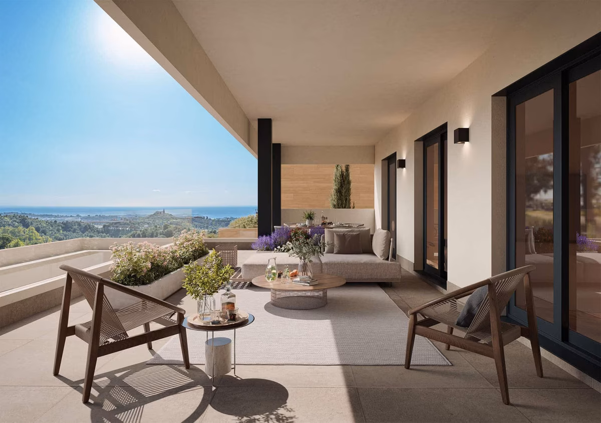 Überdachte Terrasse mit Sesseln und Meerblick, Soleil