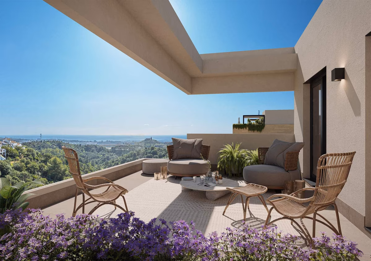 Terrasse mit Lavendelkübeln und Meerblick, Soleil, Marbella