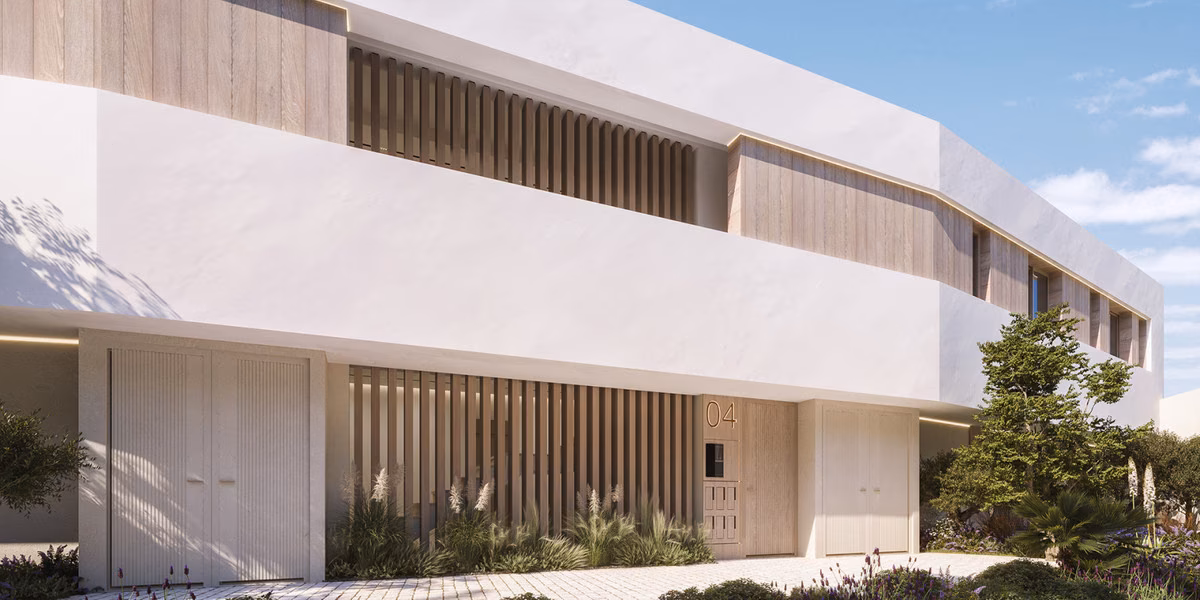 Façade d’entrée à lames de bois