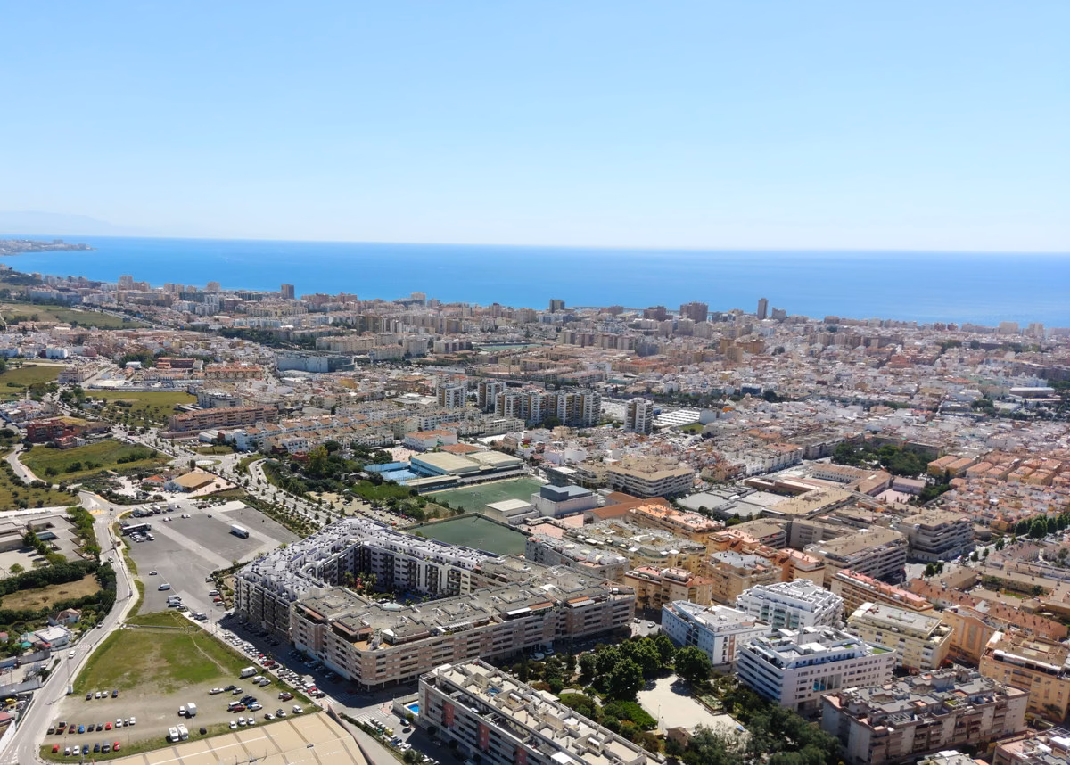 Piscina comunitaria y terraza