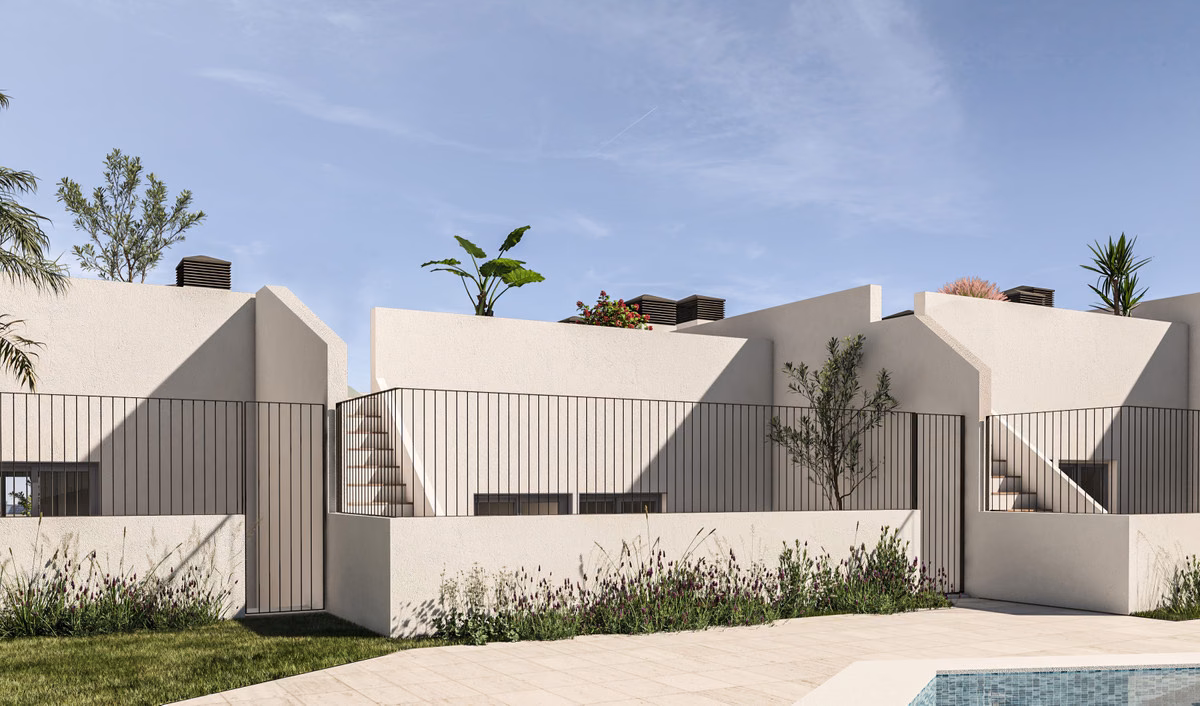 Gemeinschaftspool und Garten der Anlage