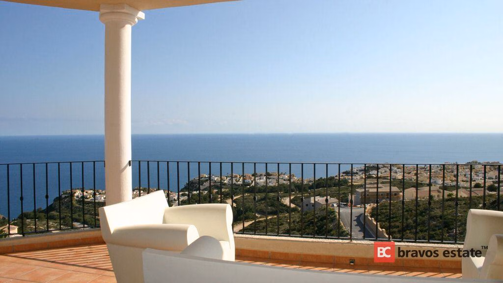 Beachside 3-Bedroom Villa in Cumbre del Sol - 18