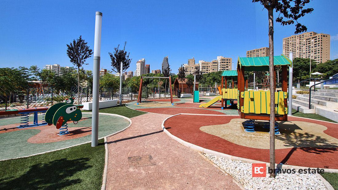 Seafront 2-Bedroom Apartment in Benidorm - 4