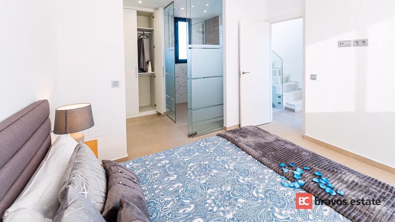 Villa de Obra Nueva de 5 Dormitorios en Torrevieja - 11