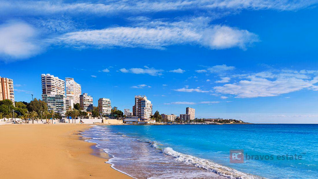 Beachside 3-Bedroom Apartment in Playa de San Juan · 109 m² - 11