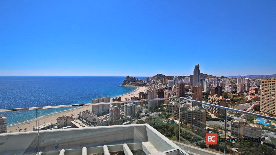 Seafront 2-Bedroom Apartment in Benidorm · 357 m² - 2