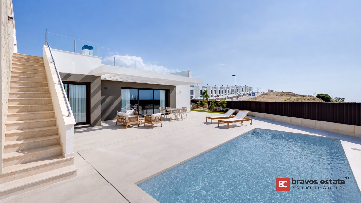 Privater Pool und Terrasse neben einer Terrazas de Alicante Villa mit Solarium-Treppe, Bonalba