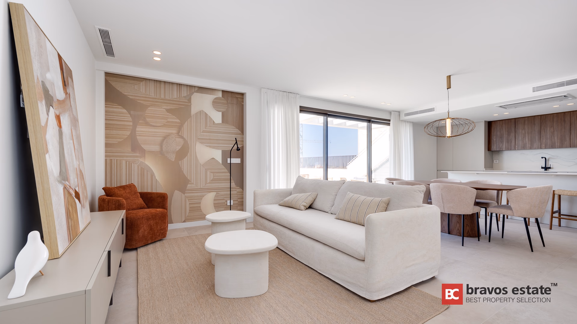 Helles offenes Wohnzimmer einer Terrazas de Alicante Villa, Bonalba
