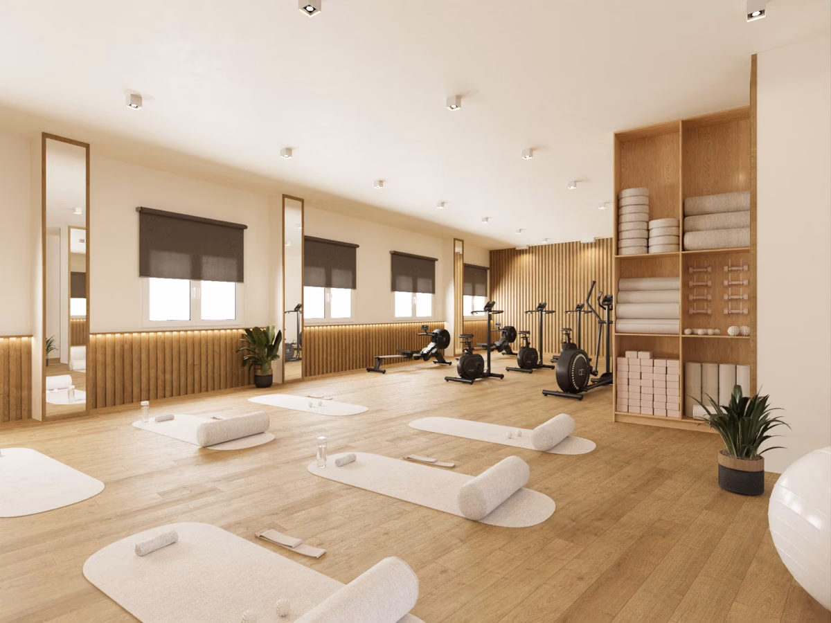 Wspólna sala do fitnessu i jogi ze sprzętem cardio