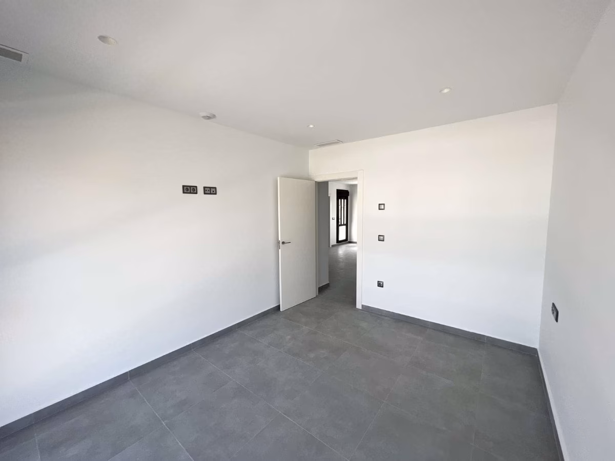 Spacious bedroom with door to the landing