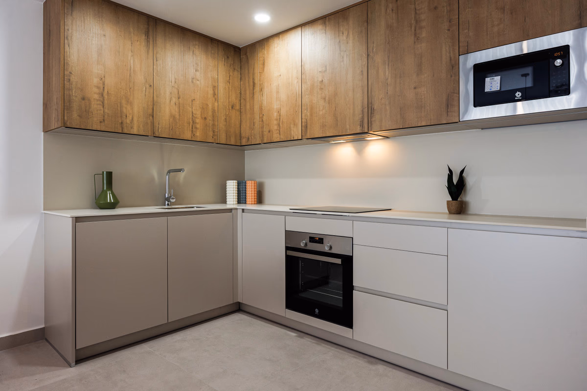 Fully fitted kitchen with appliances in a Moratella apartment