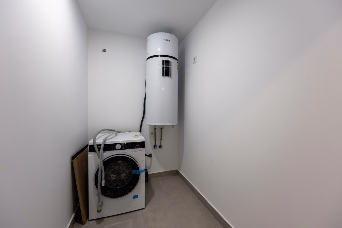 Utility room with aerothermal installation in a Moratella apartment