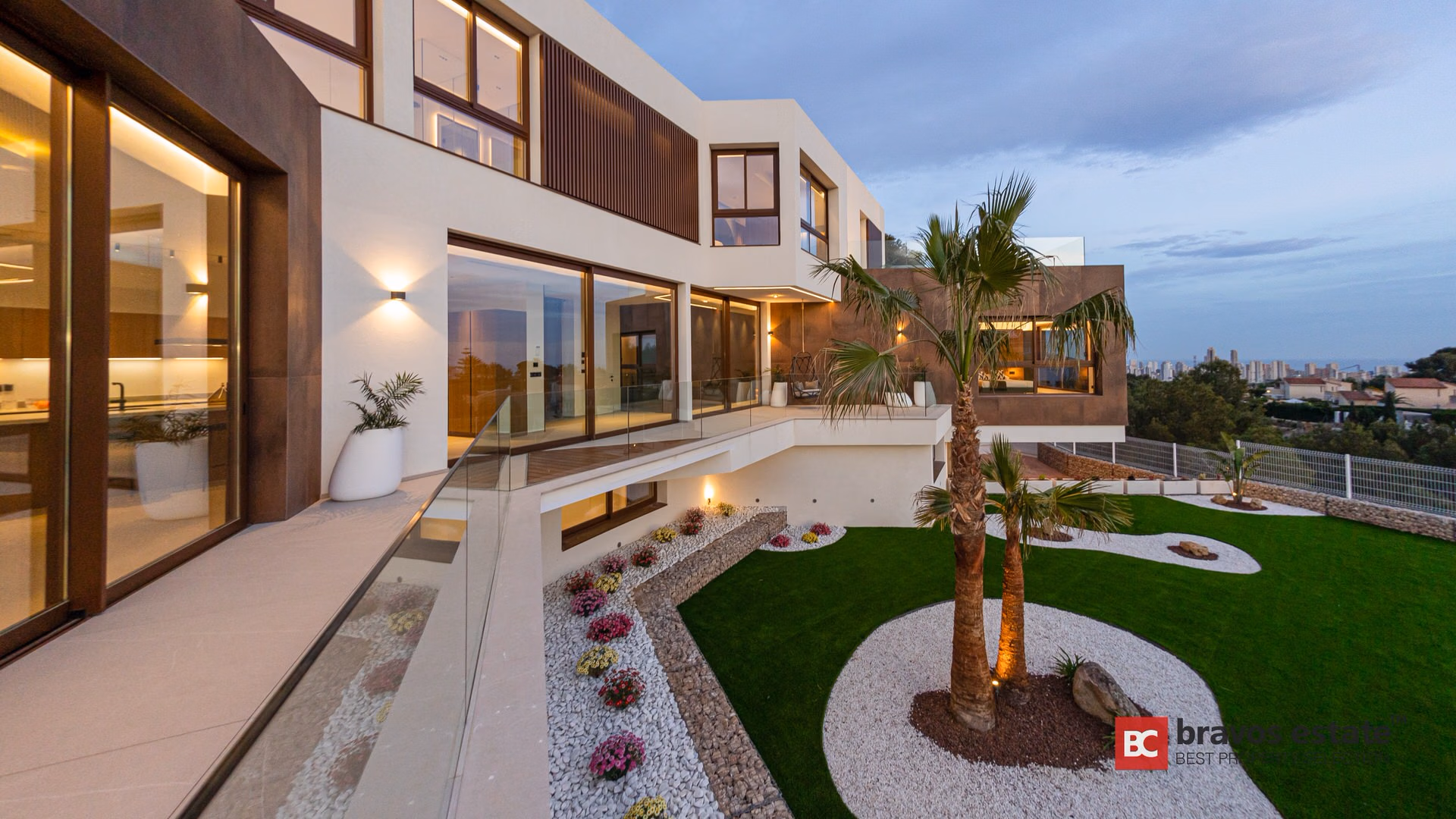 Luxury 4-Bedroom Villa in La Nucía - 3