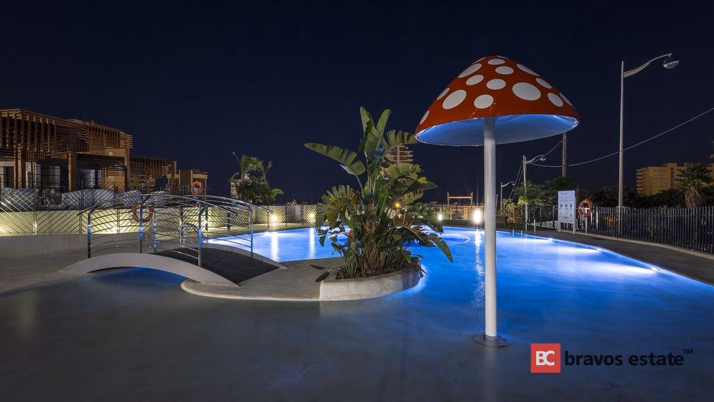 Seafront 2-Bedroom Apartment in Benidorm - 15