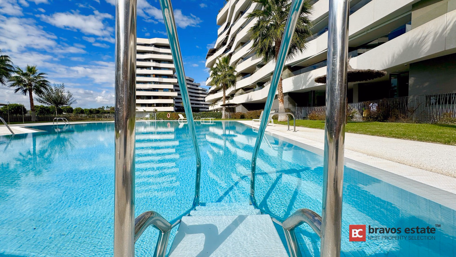Beachside 4-Bedroom Apartment in Playa de San Juan · 146 m² - 2