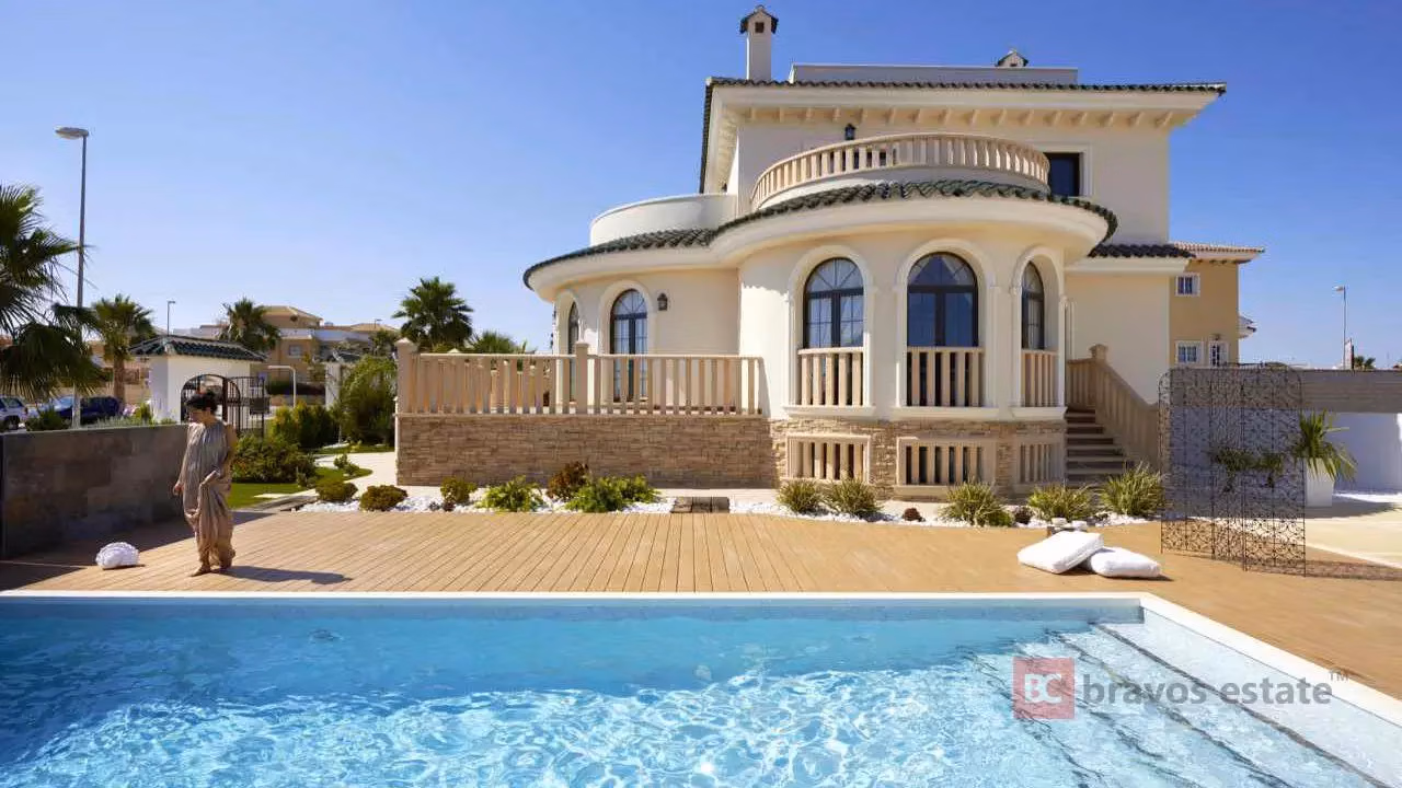 Spacious 5-Bedroom Villa in Ciudad Quesada - 4