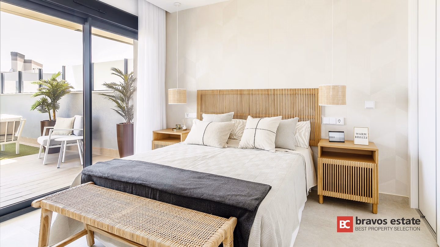 Beachside 3-Bedroom Apartment in Arenales del Sol - 8