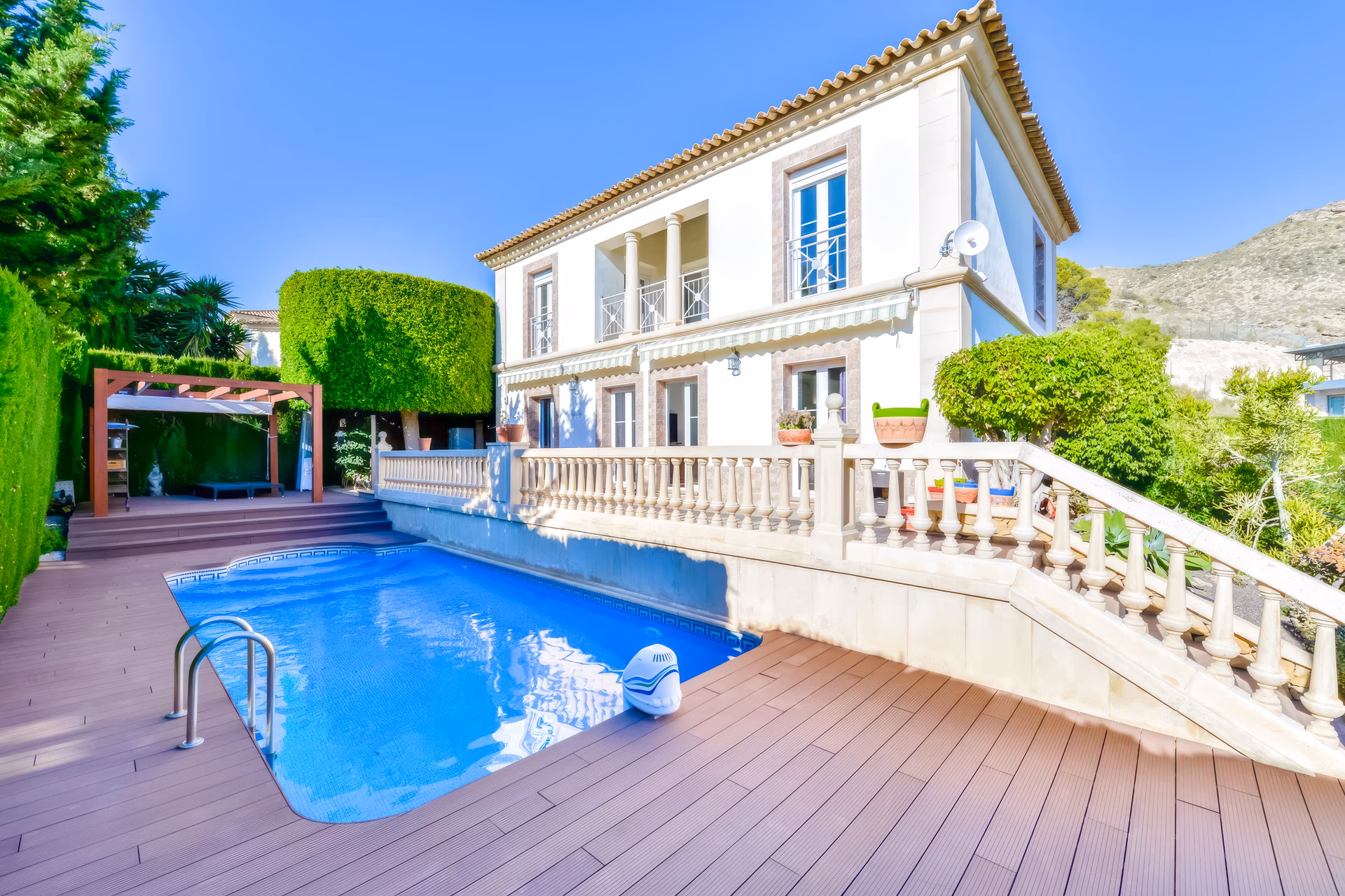 Villa und privater Pool in Golf Bahía, Sierra Cortina
