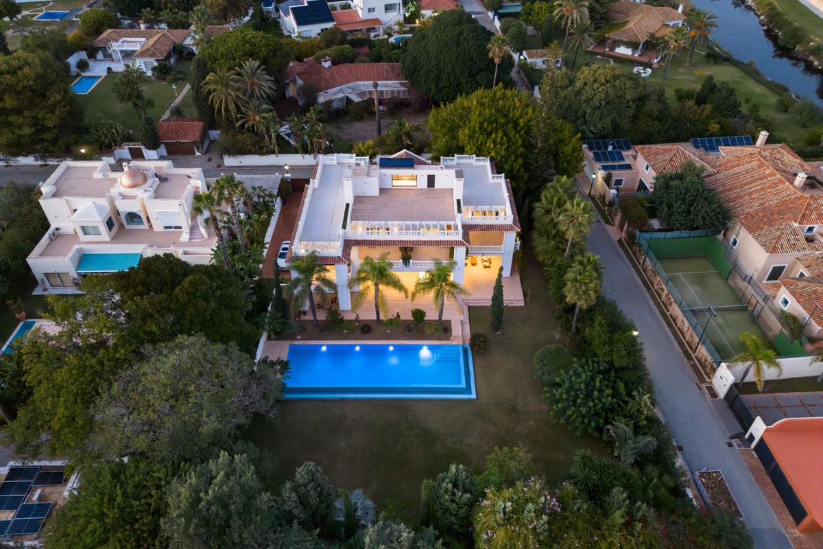 Außenansicht der Villa Murcia mit Pool