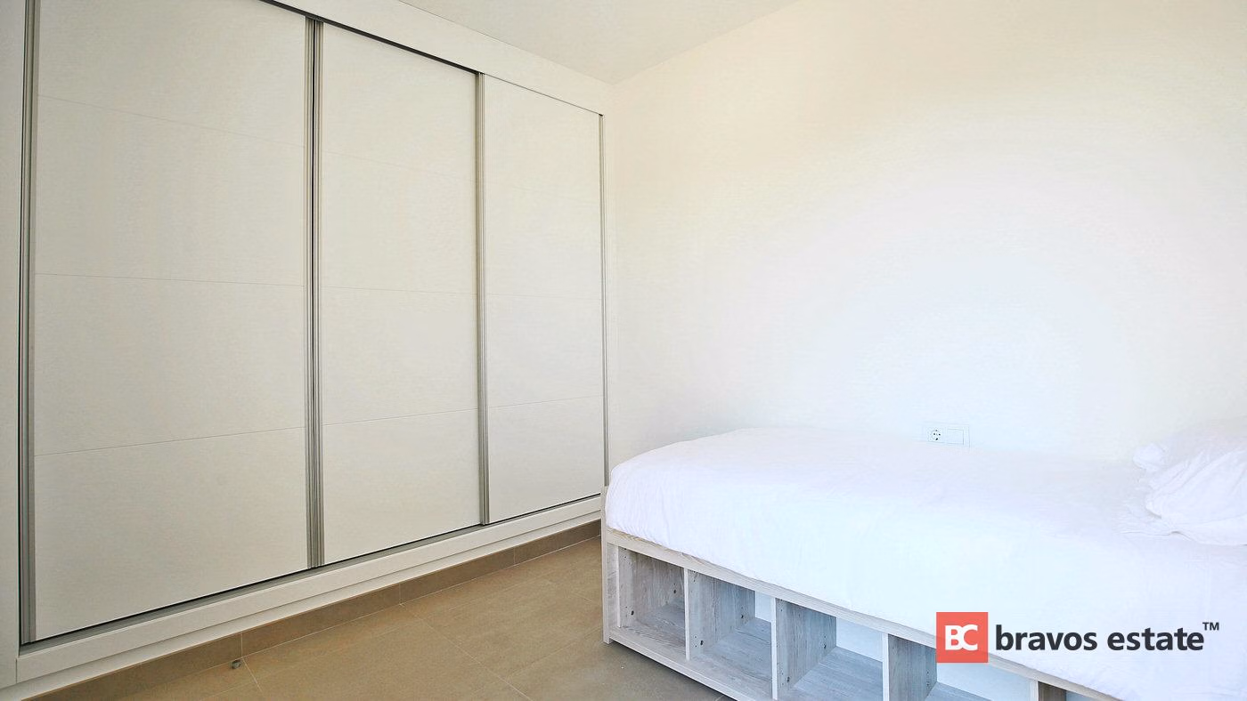 Beachside 3-Bedroom Bungalow in Torre de la Horada - 3