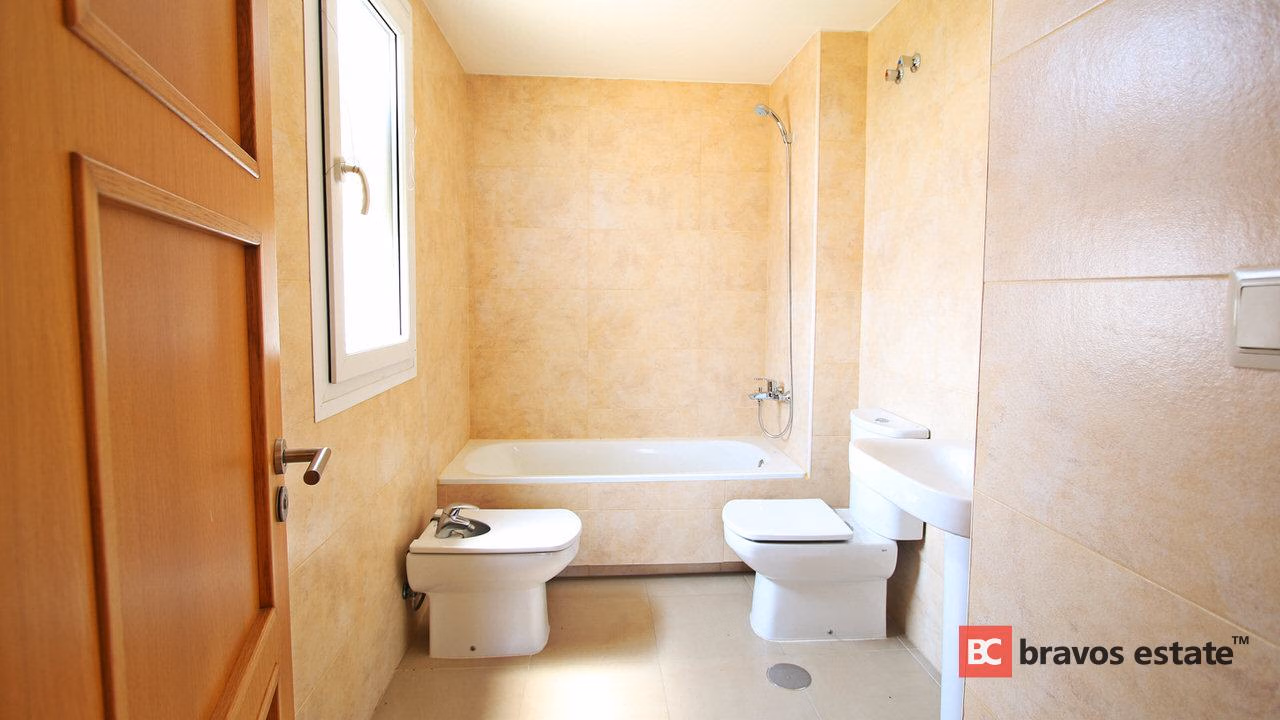 Beachside 4-Bedroom Apartment in El Campello · 141 m² - 18