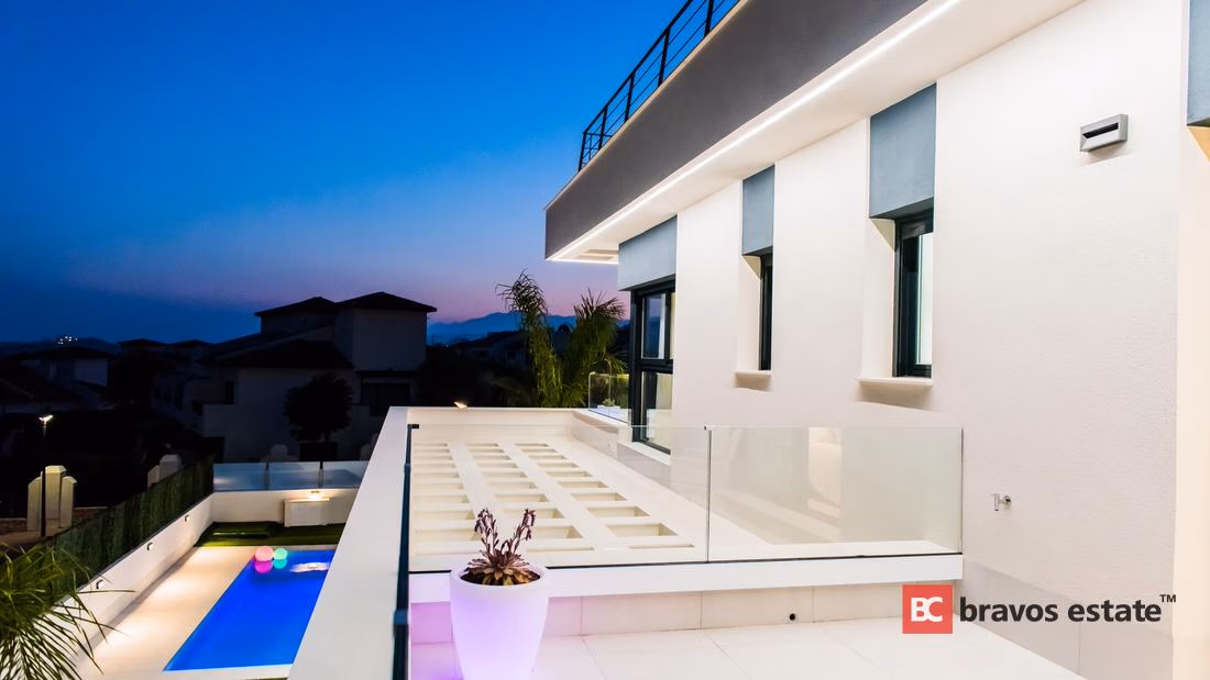 Spacious 3-Bedroom Villa in Finestrat · 282 m² - 17