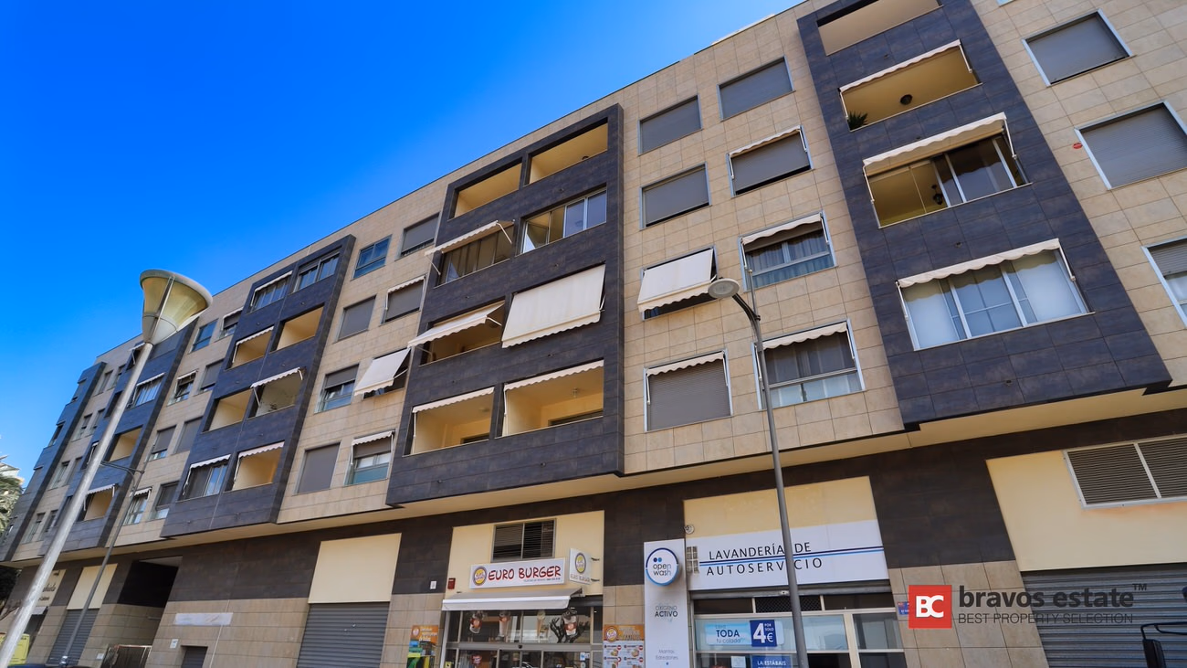 Beachside 3-Bedroom Apartment in El Campello - 1