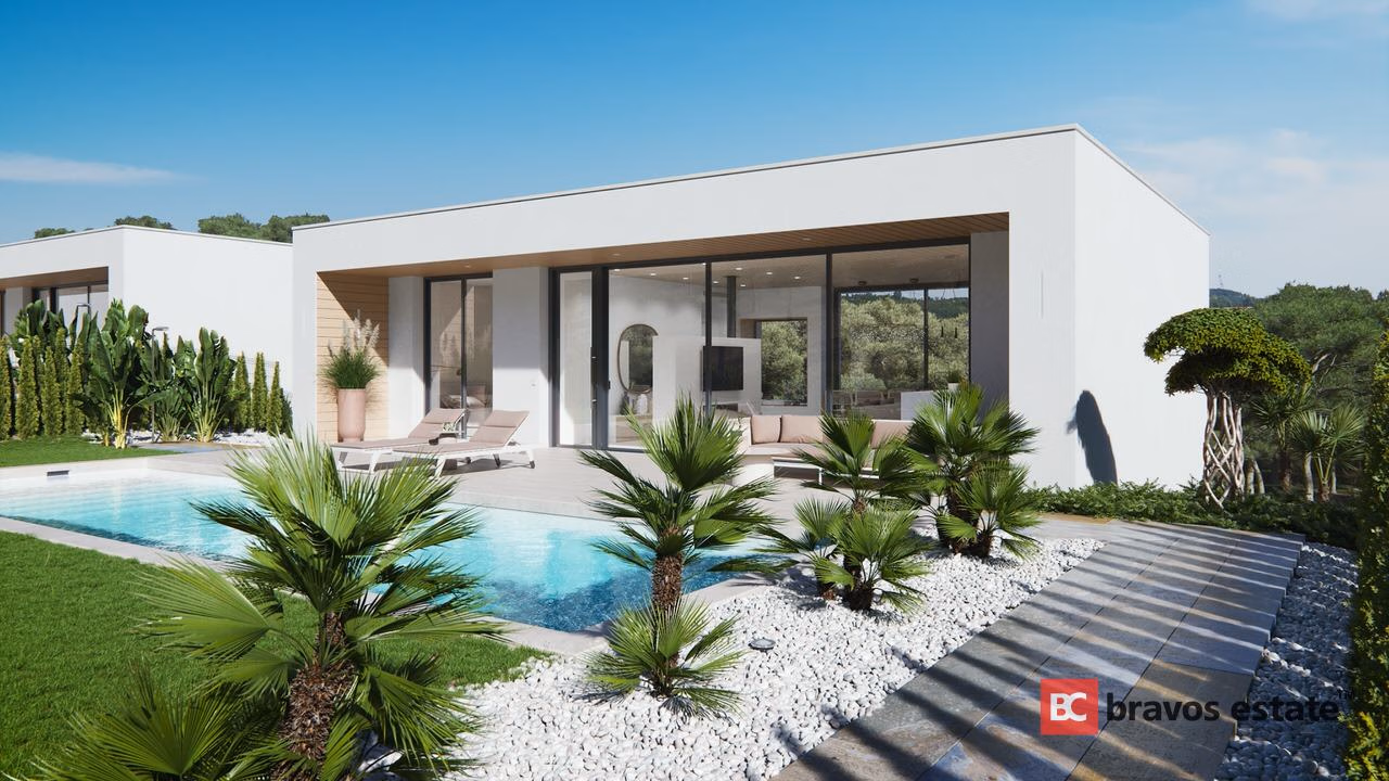 Spacious 3-Bedroom Villa in Las Colinas - 1