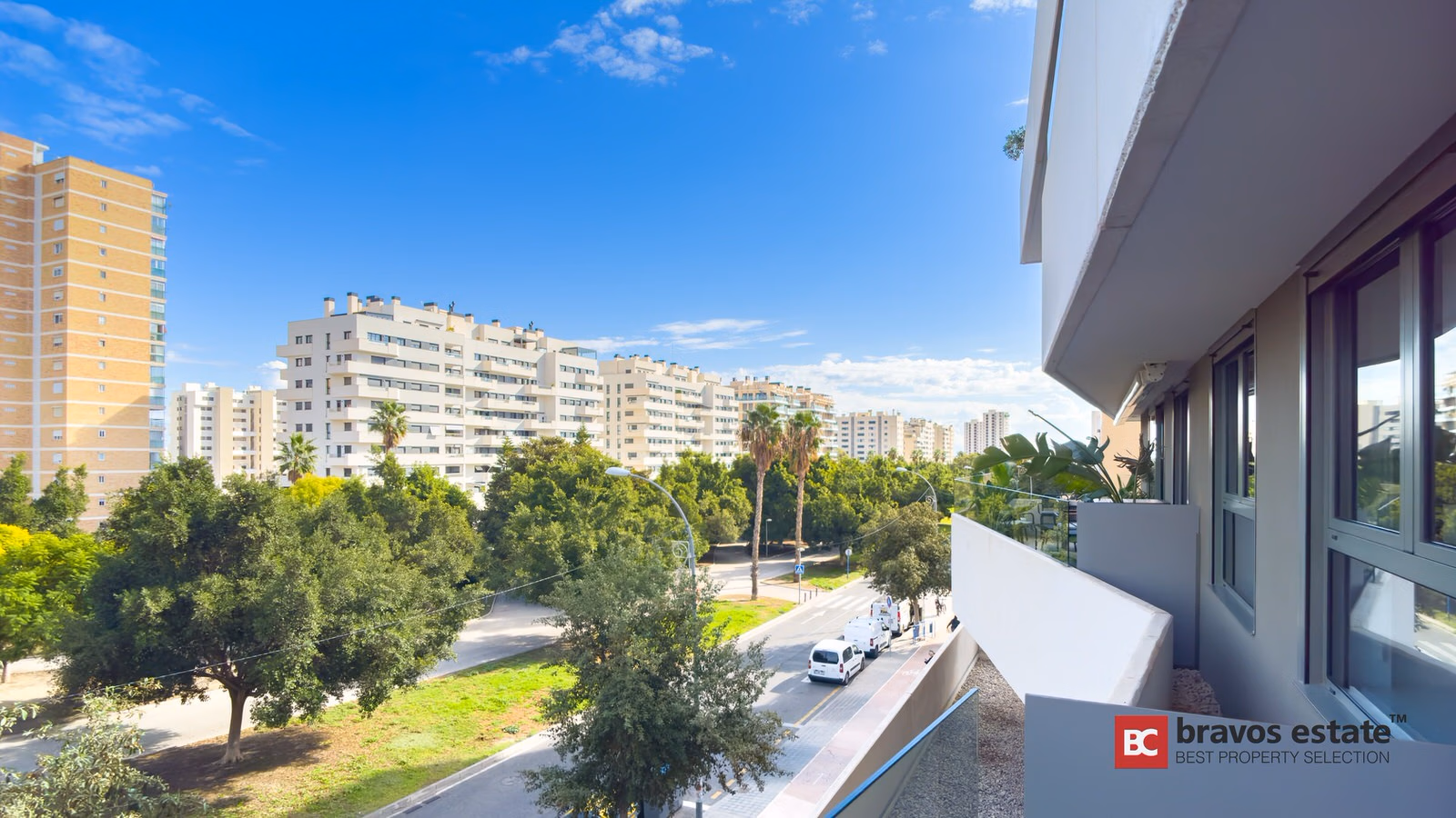 Beachside 4-Bedroom Apartment in Playa de San Juan · 146 m² - 6